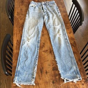 Vintage wrangler women’s Light Wash Distressed Straight-Leg Jeans